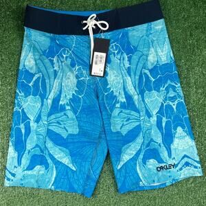 New With Tags Oakley Swim Shorts Size Small Floral Hawaiian Y2K Summer VTG